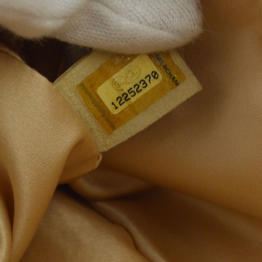 Chanel Rodeo Drive Lambskin Medium - Picture 5 of 11